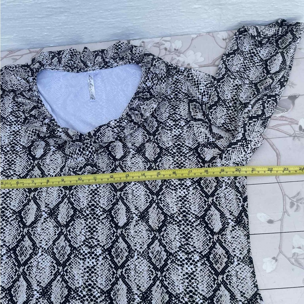 Lulu-B Black and White Snake Print Blouse - Picture 7 of 8